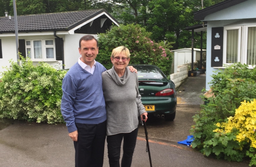 Alun Cairns with park home owner Jo Cody