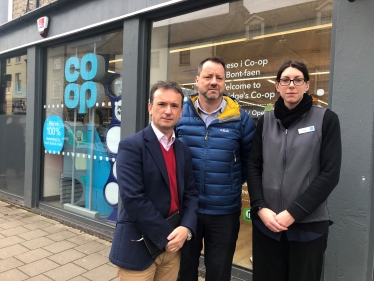 Alun Cairns with the Area Manager and Branch Manager outside the Cowbridge Store.